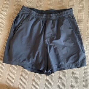 Lululemon men’s pacebreaker medium 5inch liner less blue shorts
